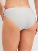 Damen-Model trägt Slip, 2er-Pack aus Baumwolle in Blau, Einfarbig aus Serie Benefit Women Spec. von CALIDA, Zusatzbild