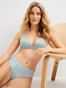 Damen-Model trägt Slip aus Baumwolle in Blau, Einfarbig aus Serie Cate von CALIDA, Zusatzbild