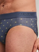 La modella / Il modello Uomo indossa Slip, high waist in Cotone di colore Grigio, Modello, della serie EDITION 85 di CALIDA, Dettaglio