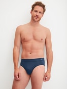 Le mannequin Homme porte le/la Slip en Modal de couleur Bleu, Unicolore, de la série Balanced Day de CALIDA, Tenue