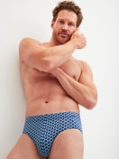 Herren-Model trägt Slip aus Lyocell in Blau, Gemustert aus Serie Focus Trend von CALIDA, Zusatzbild