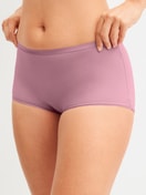 Damen-Model trägt Panty, regular cut aus Polyamid in Rosa, Einfarbig aus Serie Eco Sense Special von CALIDA, Vorderansicht