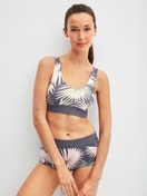 Damen-Model trägt Panty, regular cut aus Baumwolle in Grau, Floral aus Serie Elastic Trend von CALIDA, Outfit