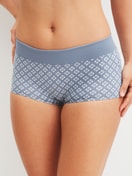 La modella / Il modello Donna indossa Panty taglio regolare in Cotone di colore Blu, A scacchi, della serie Elastic Trend di CALIDA, Vista frontale