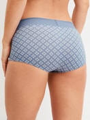 La modella / Il modello Donna indossa Panty taglio regolare in Cotone di colore Blu, A scacchi, della serie Elastic Trend di CALIDA, Vista posteriore