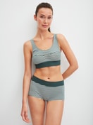 Le mannequin Femme porte le/la Panty taille haute en Coton de couleur Vert, Rayée, de la série Elastic Special de CALIDA, Tenue