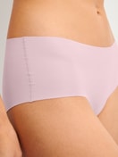 Le mannequin Femme porte le/la Panty en Modal de couleur Violet, Unicolore, de la série Natural Skin de CALIDA, Détail