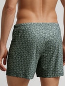 Herren-Model trägt Boxershorts, 2er-Pack aus 100% Baumwolle in Grün, Gemustert aus Serie Cotton Special von CALIDA, Rückansicht