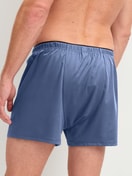 Le mannequin Homme porte le/la Boxer short en 100% coton de couleur Bleu, Unicolore, de la série Cotton Choice de CALIDA, Vue arrière