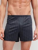 Le mannequin Homme porte le/la Boxer short en 100% coton de couleur Gris, À motifs, de la série Prints de CALIDA, Vue de face
