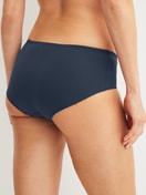 Damen-Model trägt Panty, low cut aus Baumwolle in Blau, Einfarbig aus Serie Essential Cotton Spe von CALIDA, Rückansicht