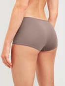 Damen-Model trägt Panty, 3er-Pack aus Polyamid in Braun, Einfarbig aus Serie Eco Sense Special von CALIDA, Rückansicht