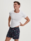 Le mannequin Homme porte le/la Boxer short en 100% coton de couleur Bleu, À motifs, de la série Family & Friends de CALIDA, Image supplémentaire