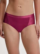 Damen-Model trägt Panty, low cut aus Baumwolle in Rosa, Einfarbig aus Serie Cate von CALIDA, Vorderansicht