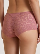 Damen-Model trägt Panty, regular cut aus Spitze in Rosa, Spitze aus Serie Nat. Comfort Xtra von CALIDA, Rückansicht