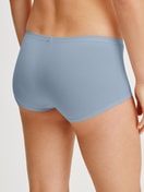 Damen-Model trägt Panty, regular cut aus Swiss+Cotton in Grau, Einfarbig aus Serie Natural Comfort von CALIDA, Rückansicht