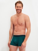 Le mannequin Homme porte le/la Boxer brief en Coton de couleur Vert, Unicolore, de la série Cotton Stretch de CALIDA, Tenue