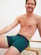 Le mannequin Homme porte le/la Boxer brief en Coton de couleur Vert, Unicolore, de la série Cotton Stretch de CALIDA, Image supplémentaire