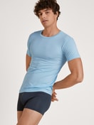 Herren-Model trägt Boxer Brief mit Quick Dry Effekt aus Modal in Grau, Einfarbig aus Serie Daywear Xtra von CALIDA, Zusatzbild