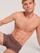 Herren-Model trägt Boxer Brief aus Baumwolle in Rot, Gemustert aus Serie Daywear Xtra von CALIDA, Zusatzbild