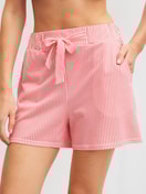 La modella / Il modello Donna indossa Pantaloni corti del pigiama in Cotone di colore Arancione, A righe, della serie Favourites Beach di CALIDA, Vista frontale