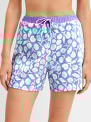 Le mannequin Femme porte le/la Short de pyjama en 100% coton de couleur Bleu, Floral, de la série Favourites Ocean de CALIDA, Vue de face