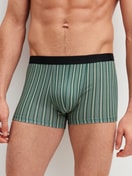 Le mannequin Homme porte le/la Boxer, lot de 3 en Coton de couleur Vert, Rayée, de la série Natural Benefit de CALIDA, Vue de face