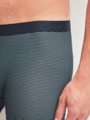 Herren-Model trägt Boxer Brief, 3er-Pack aus Baumwolle in Grün, Einfarbig aus Serie Cotton Special von CALIDA, Detail