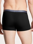 Herren-Model trägt Boxer Brief, 3er-Pack aus Baumwolle in Schwarz, Einfarbig aus Serie Daywear Xtra von CALIDA, Rückansicht