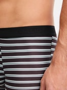 Herren-Model trägt Boxer Brief mit Softgummibund aus Lyocell in Braun, Gestreift aus Serie Focus Trend von CALIDA, Detail
