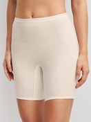 Damen-Model trägt Radlerhose aus Wolle-Seide aus Wolle in Beige, Einfarbig aus Serie True Confidence von CALIDA, Vorderansicht