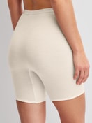Damen-Model trägt Radlerhose aus Wolle-Seide aus Wolle in Beige, Einfarbig aus Serie True Confidence von CALIDA, Rückansicht