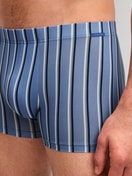 Herren-Model trägt Boxer Brief aus Pima® Baumwolle in Blau, Gestreift aus Serie Grafic Cotton von CALIDA, Detail