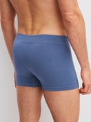 Le mannequin Homme porte le/la Boxer brief en Modal de couleur Bleu, Unicolore, de la série Seamless Natural de CALIDA, Vue arrière
