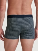Herren-Model trägt Boxer Brief mit Softgummibund aus Baumwolle in Grün, Gemustert aus Serie Cotton Code Design von CALIDA, Rückansicht