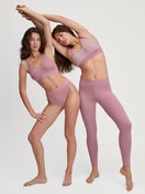 Damen-Model trägt Leggings aus Baumwolle in Rosa, Einfarbig aus Serie Elastic von CALIDA, Zusatzbild