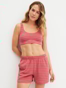 La modella / Il modello Donna indossa Pantaloncini lounge in spugna in Cotone di colore Marrone, A righe, della serie Lounge Stripe di CALIDA, Abbigliamento