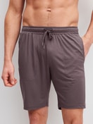 Herren-Model trägt Bermudas aus Modal in Braun, Einfarbig aus Serie DSW Balancing von CALIDA, Vorderansicht