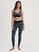 La modella / Il modello Donna indossa Leggings in Cotone di colore Nero, Floreale, della serie Elastic Trend di CALIDA, Abbigliamento