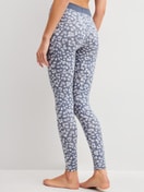 Women model is wearing Leggings made of Cotton in Grey, Patterned from the Elastic Trend series by CALIDA, Back view