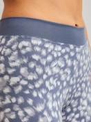 Women model is wearing Leggings made of Cotton in Grey, Patterned from the Elastic Trend series by CALIDA, Detail