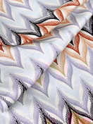 Damen-Model trägt 7/8-Pyjamahose aus 100% Baumwolle in Blau, Gemustert aus Serie Favourites Tiles von CALIDA, Zusatzbild