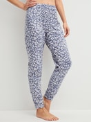 Le mannequin Femme porte le/la  en 100% coton de couleur Bleu, Floral, de la série Sleep Over M&M de CALIDA, Vue de face