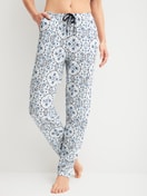 Le mannequin Femme porte le/la Pantalon de pyjama avec poches latérales en 100% coton de couleur Bleu, À motifs, de la série Favourites Tiles de CALIDA, Vue de face