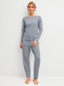 La modella / Il modello Donna indossa  in Lyocell di colore Grigio, Tinta unita, della serie DSW Warming di CALIDA, Abbigliamento