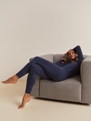 Damen-Model trägt Pyjamahose mit Bündchen aus Lyocell in Blau, Einfarbig aus Serie DSW Warming von CALIDA, Zusatzbild