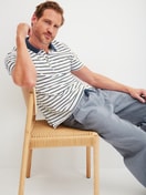 Le mannequin Homme porte le/la Pantalon de pyjama en 100% coton de couleur Gris, Unicolore, de la série RMX Sleep Journey de CALIDA, Image supplémentaire