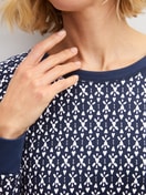 La modella / Il modello Donna indossa  in 100% cotone di colore Blu, Modello, della serie Midnight Hearts di CALIDA, Dettaglio