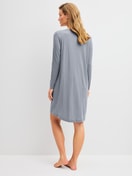 Damen-Model trägt Langarm-Nachthemd, Länge 95 cm aus Lyocell in Grau, Einfarbig aus Serie DSW Warming von CALIDA, Rückansicht