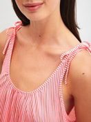 La modella / Il modello Donna indossa Camicia da notte, lunghezza 125 cm in Cotone di colore Rosa, Tinta unita, della serie Favourites Beach di CALIDA, Dettaglio